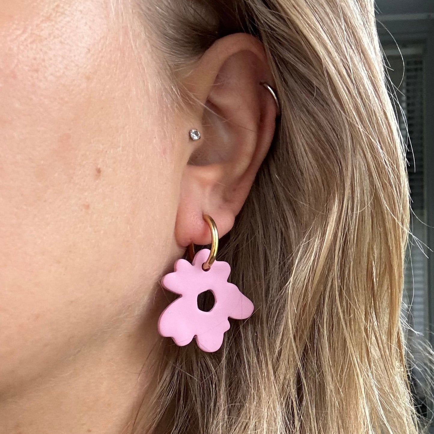 Retrokukka Glitter -korvakorut ⎮ Eri värejä