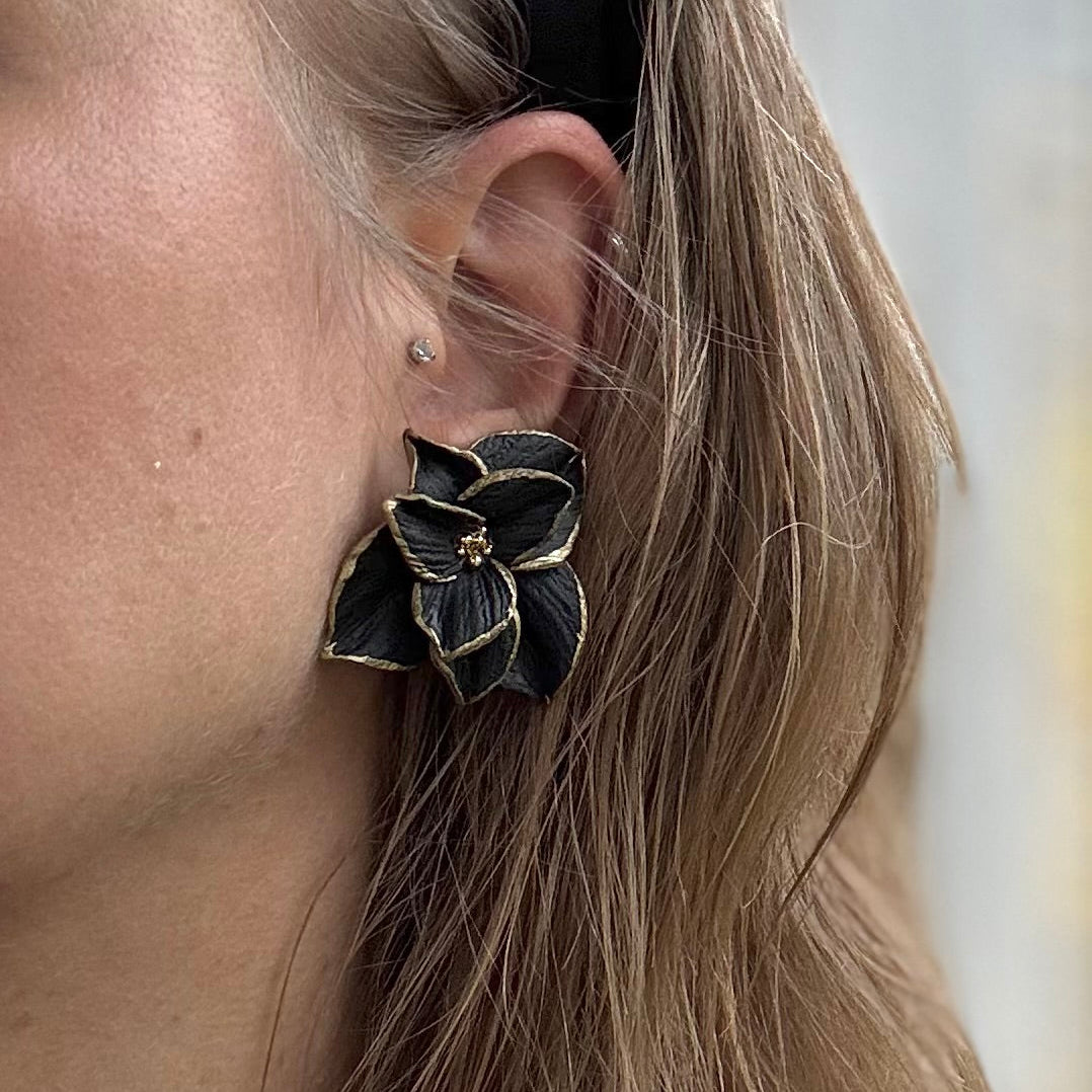 Kukka-nappikorvakorut ⎮ Kulta