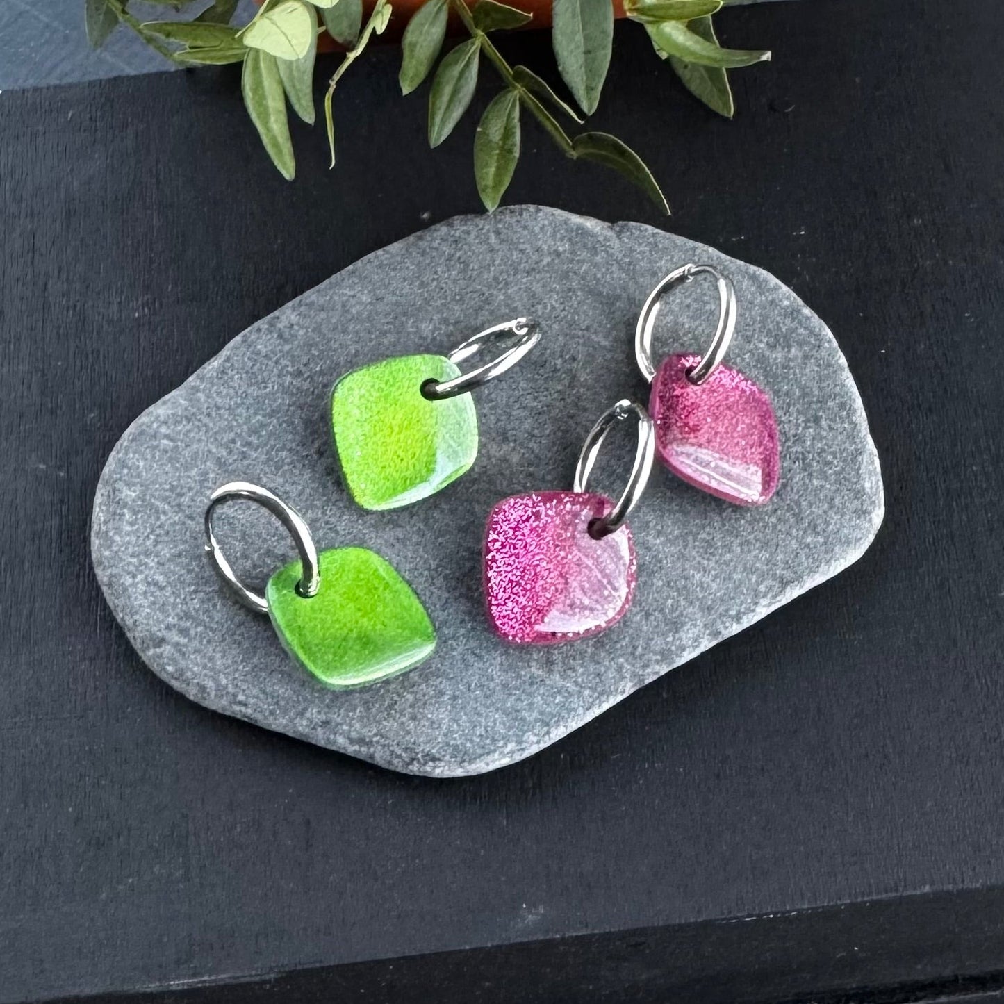 Mini Glitter -korvakorut ⎮ Eri värejä