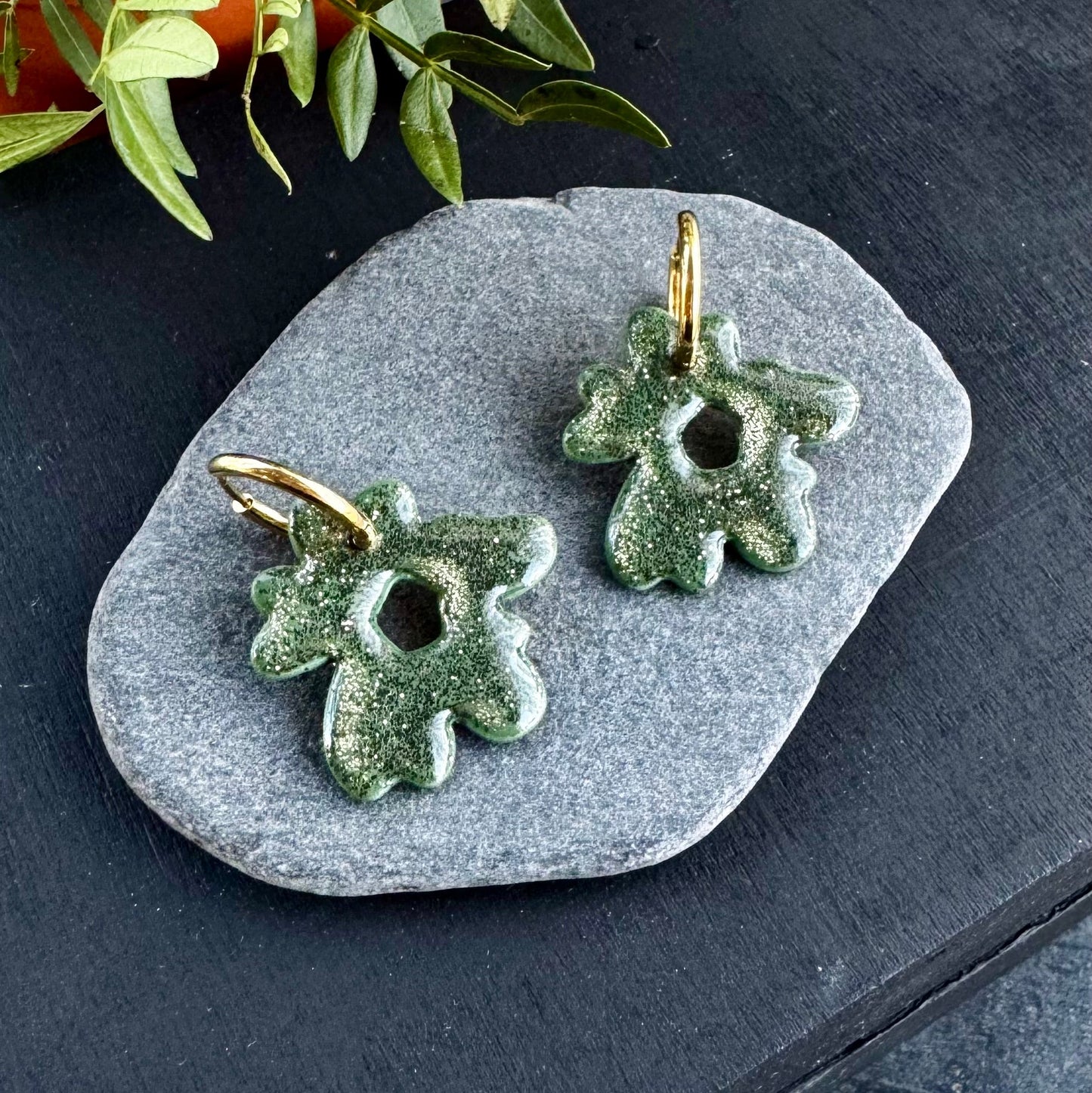 Retrokukka Glitter -korvakorut ⎮ Eri värejä