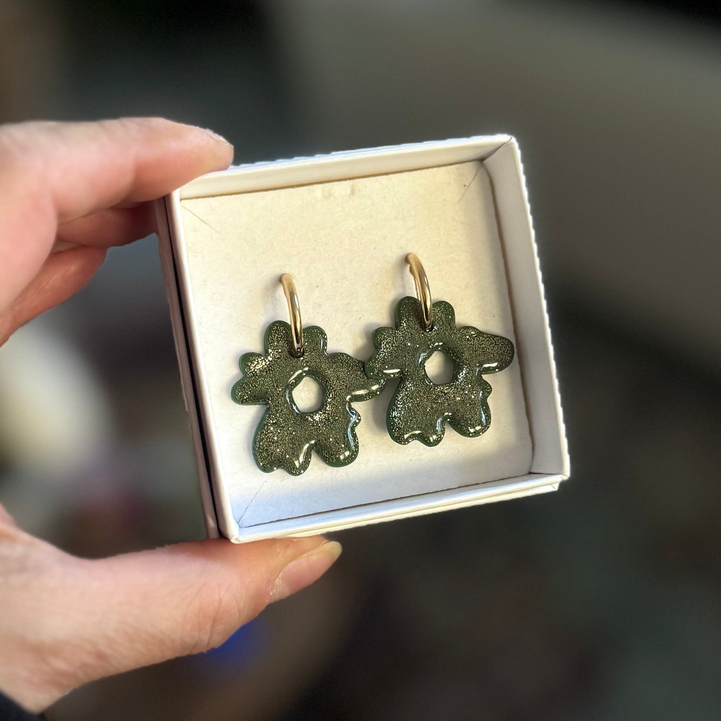 Retrokukka Glitter -korvakorut ⎮ Eri värejä