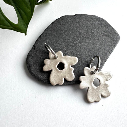 Retrokukka Glitter -korvakorut ⎮ Eri värejä