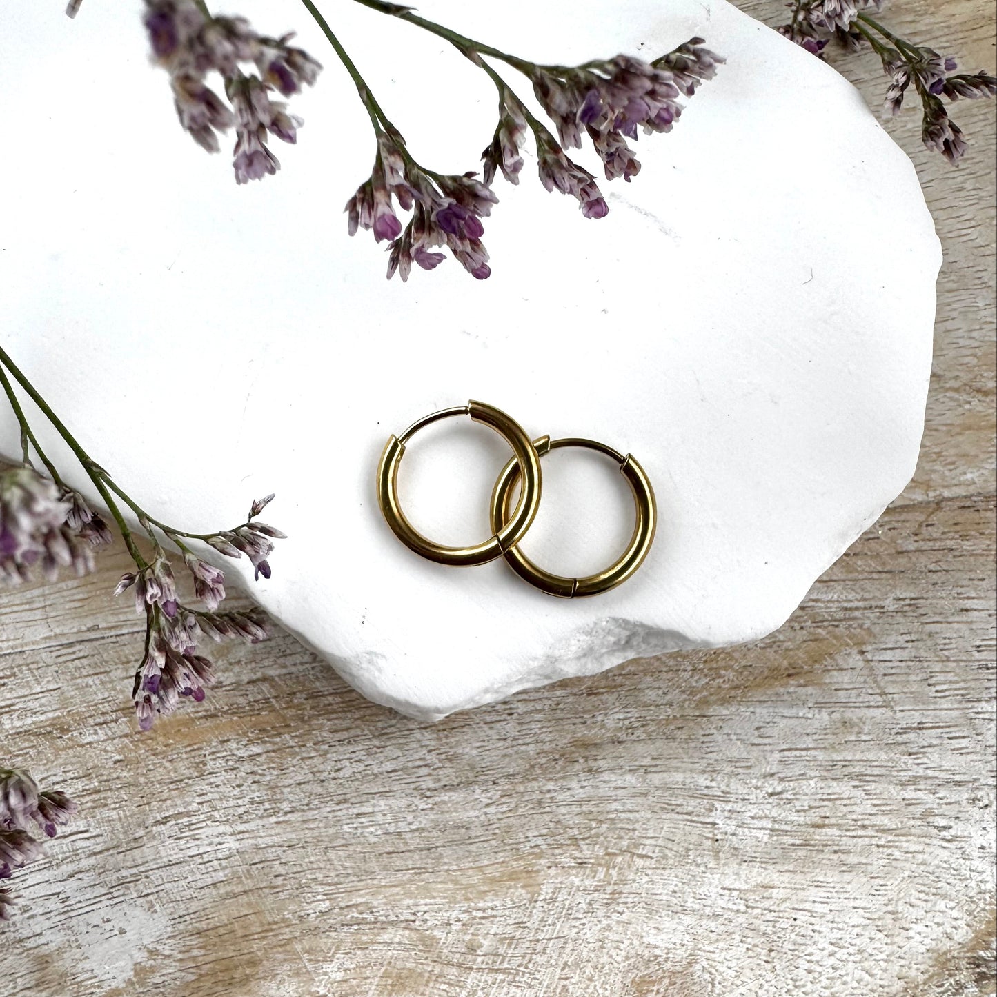 Huggie-renkaat ⎮ Kulta ⎮ Eri kokoja