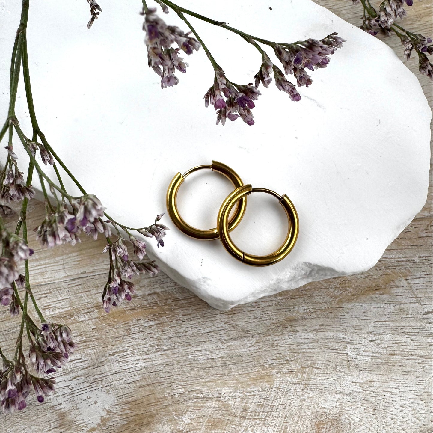 Huggie-renkaat ⎮ Kulta ⎮ Eri kokoja