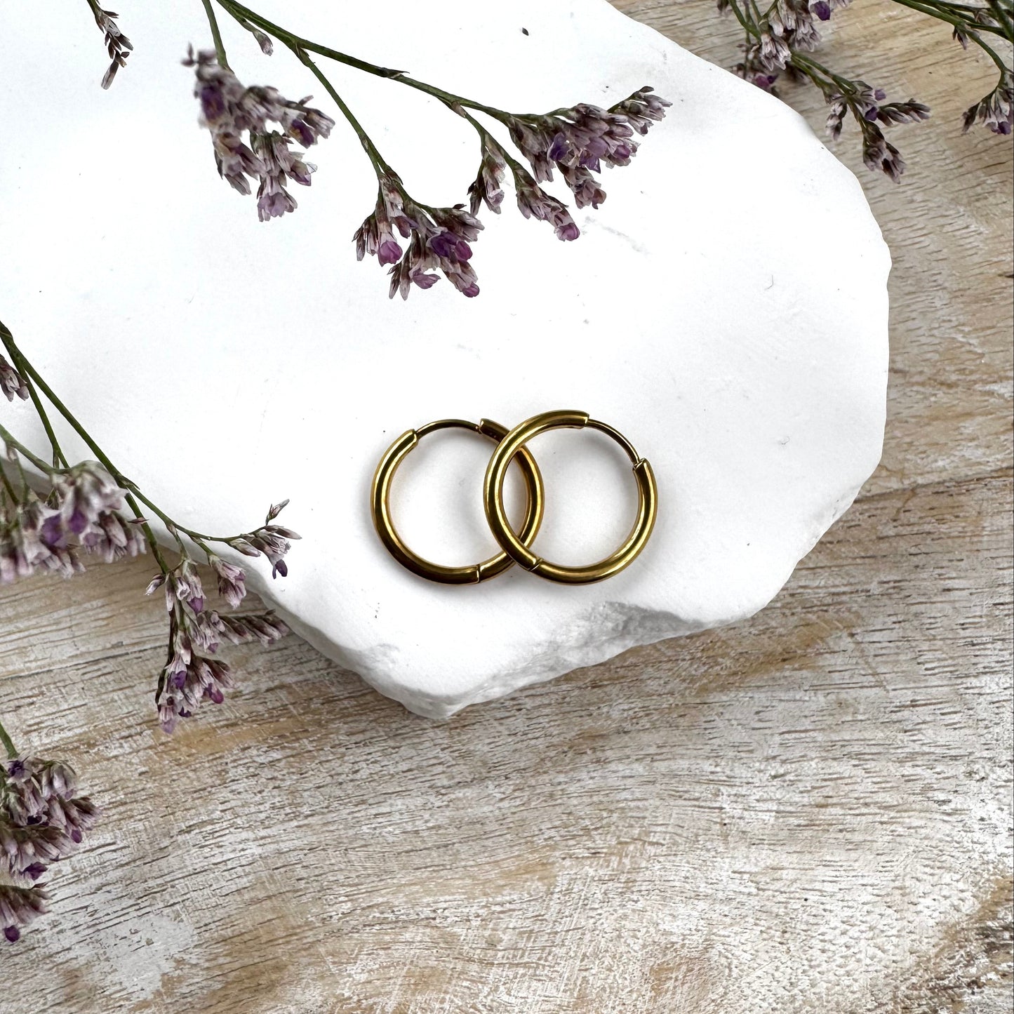 Huggie-renkaat ⎮ Kulta ⎮ Eri kokoja