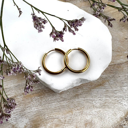 Huggie-renkaat ⎮ Kulta ⎮ Eri kokoja