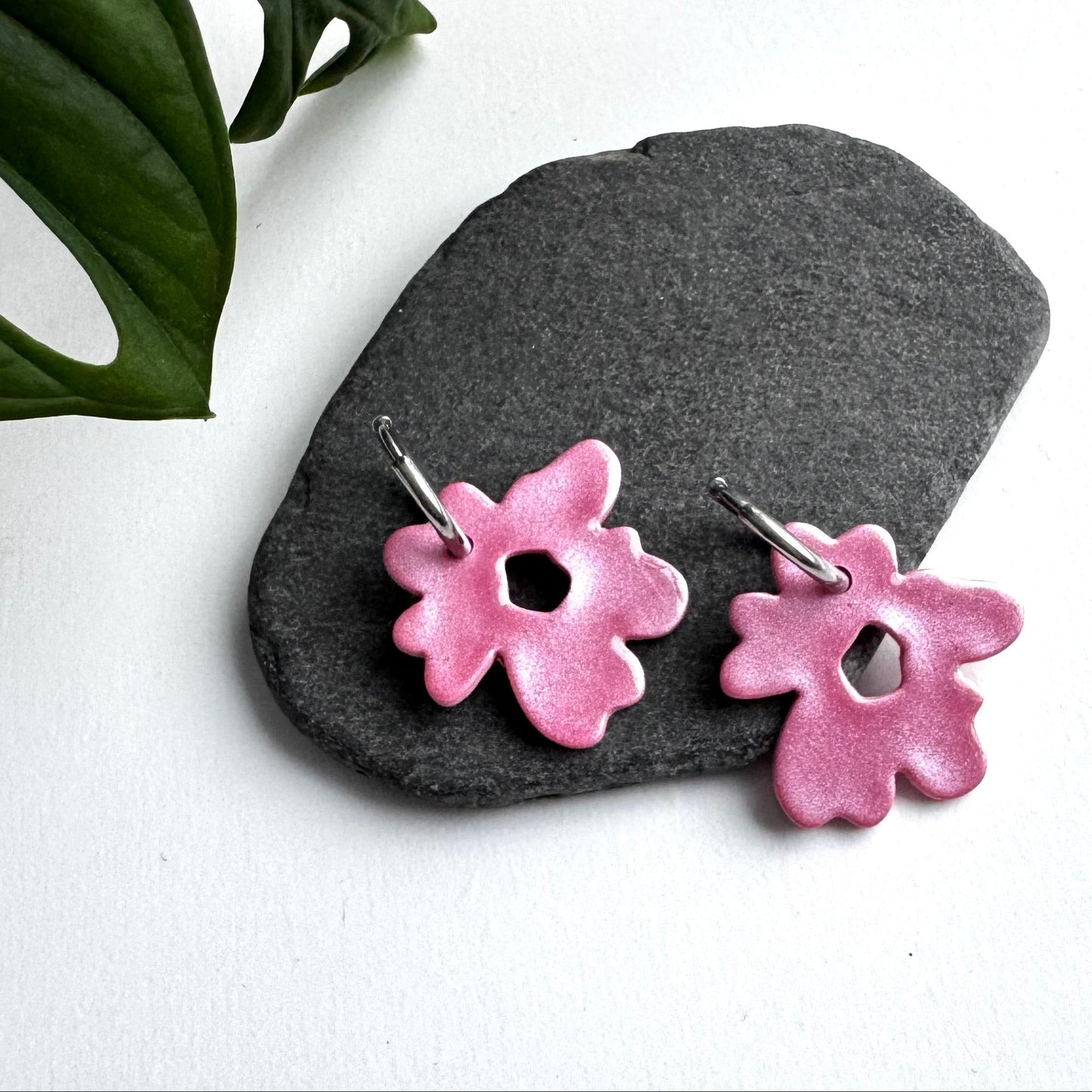 Retrokukka Glitter -korvakorut ⎮ Eri värejä